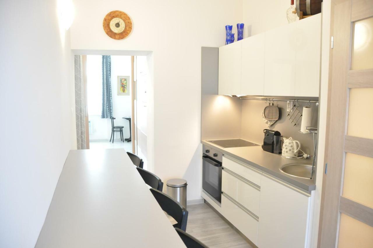 Modern & Historic Apartment Bratislava Ngoại thất bức ảnh