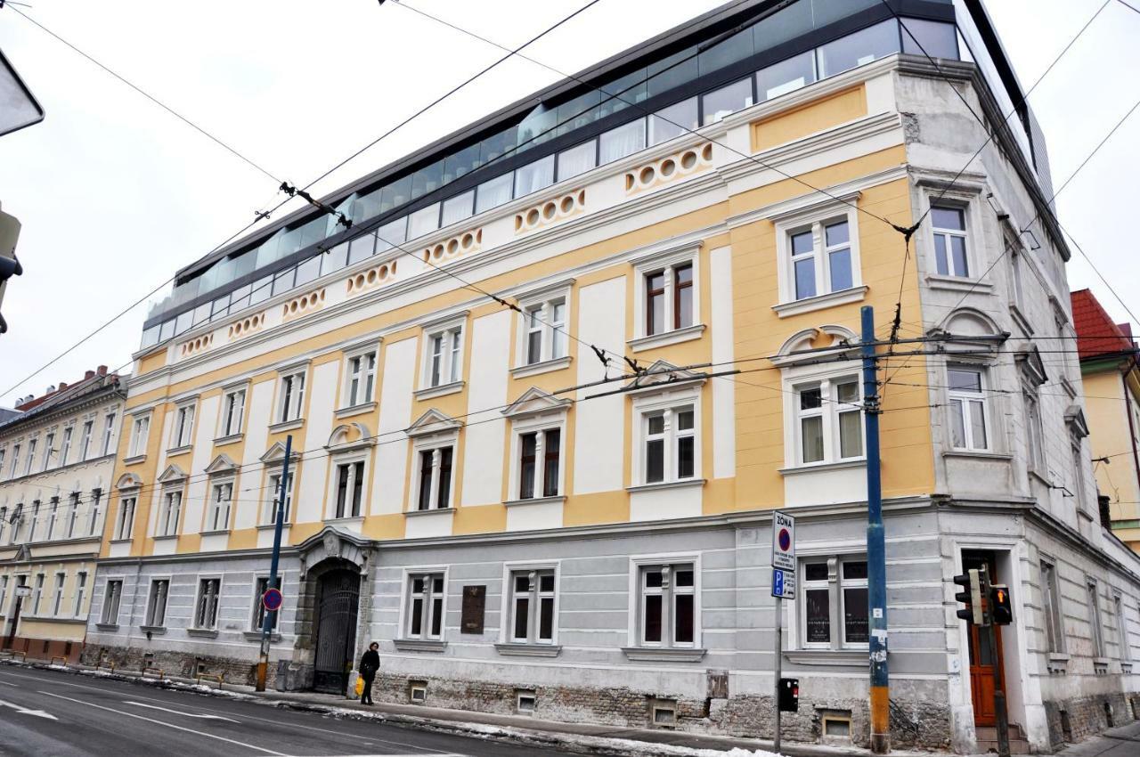 Modern & Historic Apartment Bratislava Ngoại thất bức ảnh